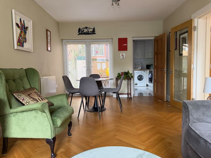 Stylish Central Dublin Stay – Sleeps 4 - Dun Laoghaire
