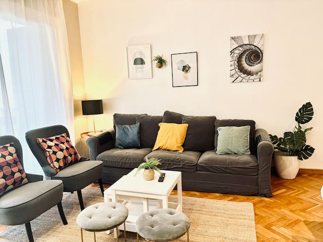 Great 5bd/3ba apartment Barcelona Central Aribau