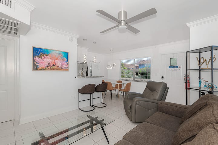 Amazing Suite (1120-47) - North Lauderdale, FL