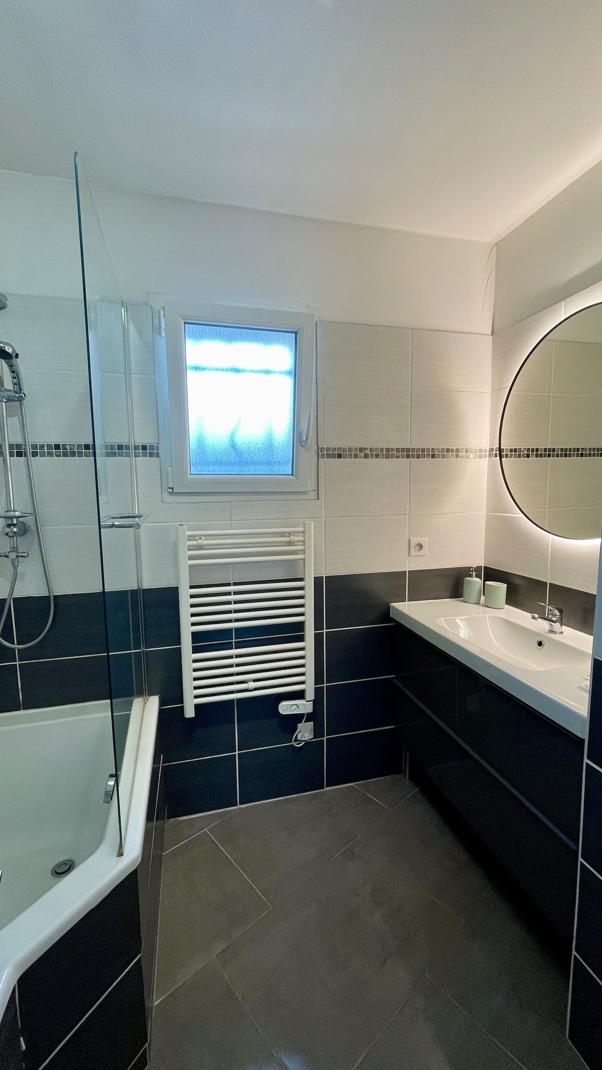 Gîte Reflet du soleil - bathroom, Le Thor