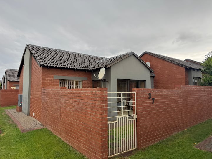 It’s A Family Affair Centurion L Entire Townhouse - Centurion