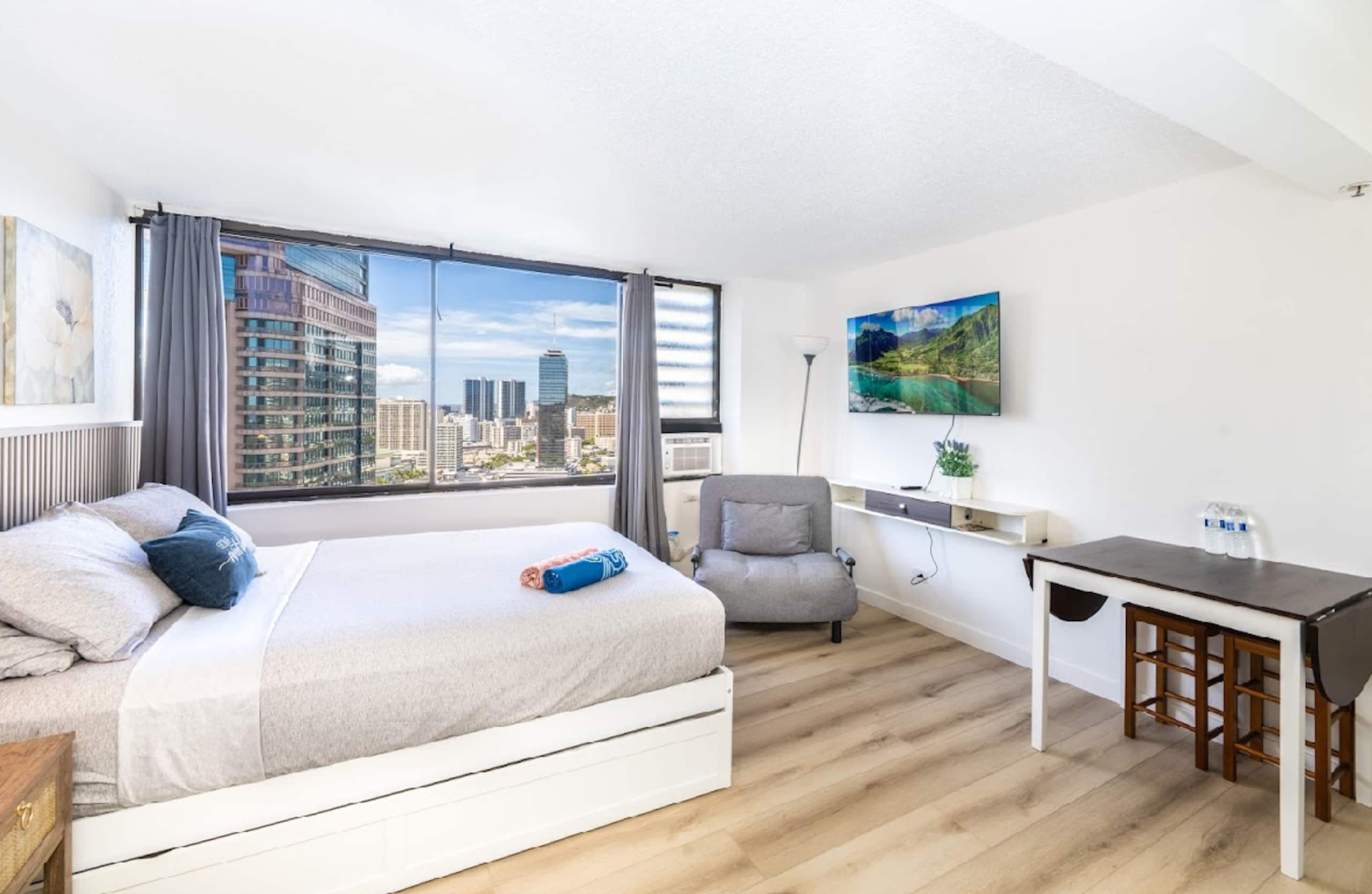 Condo in Honolulu · ★4.68 · Studio · 1 bed · 1 private bath - Image 7