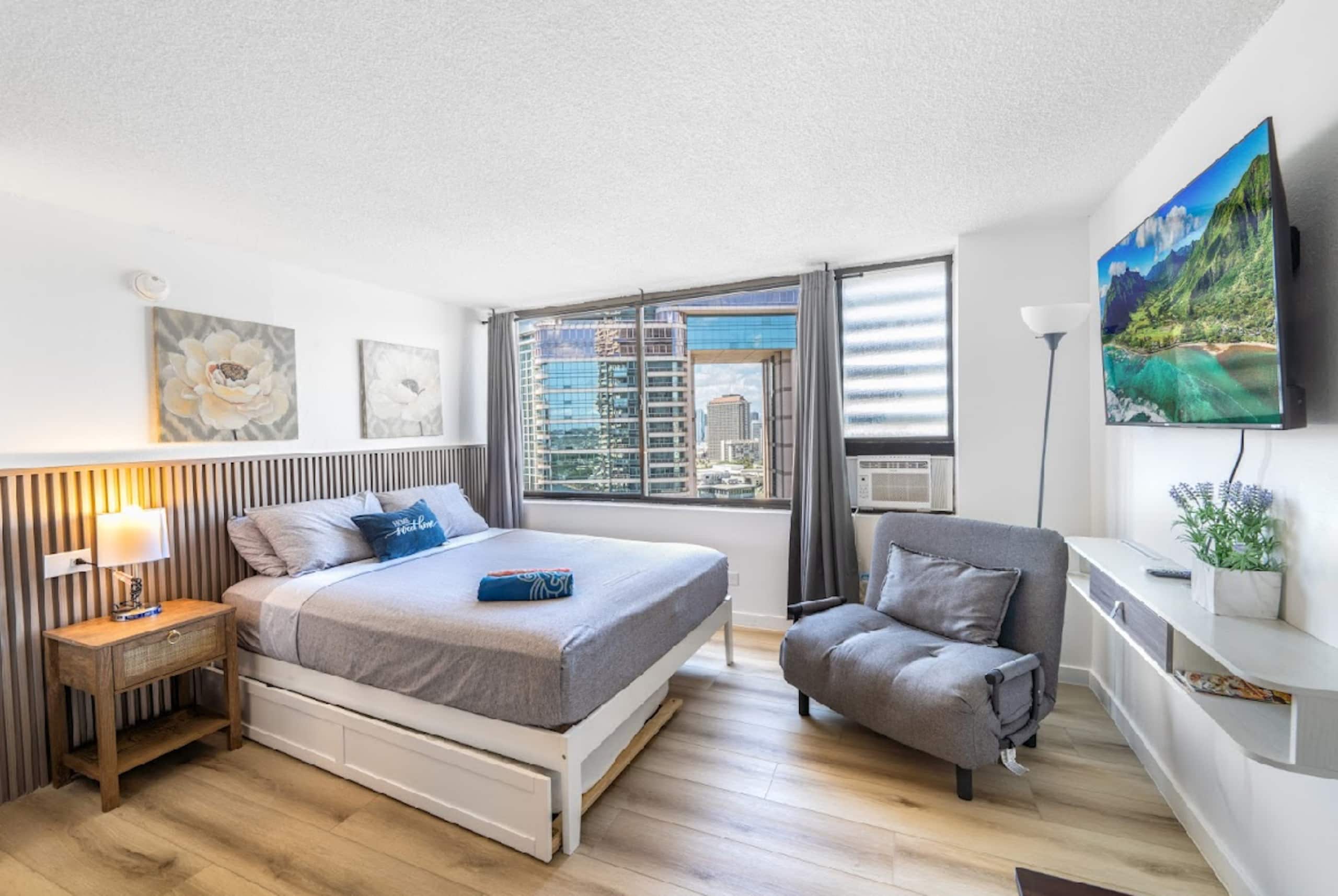 Condo in Honolulu · ★4.68 · Studio · 1 bed · 1 private bath - Image 16