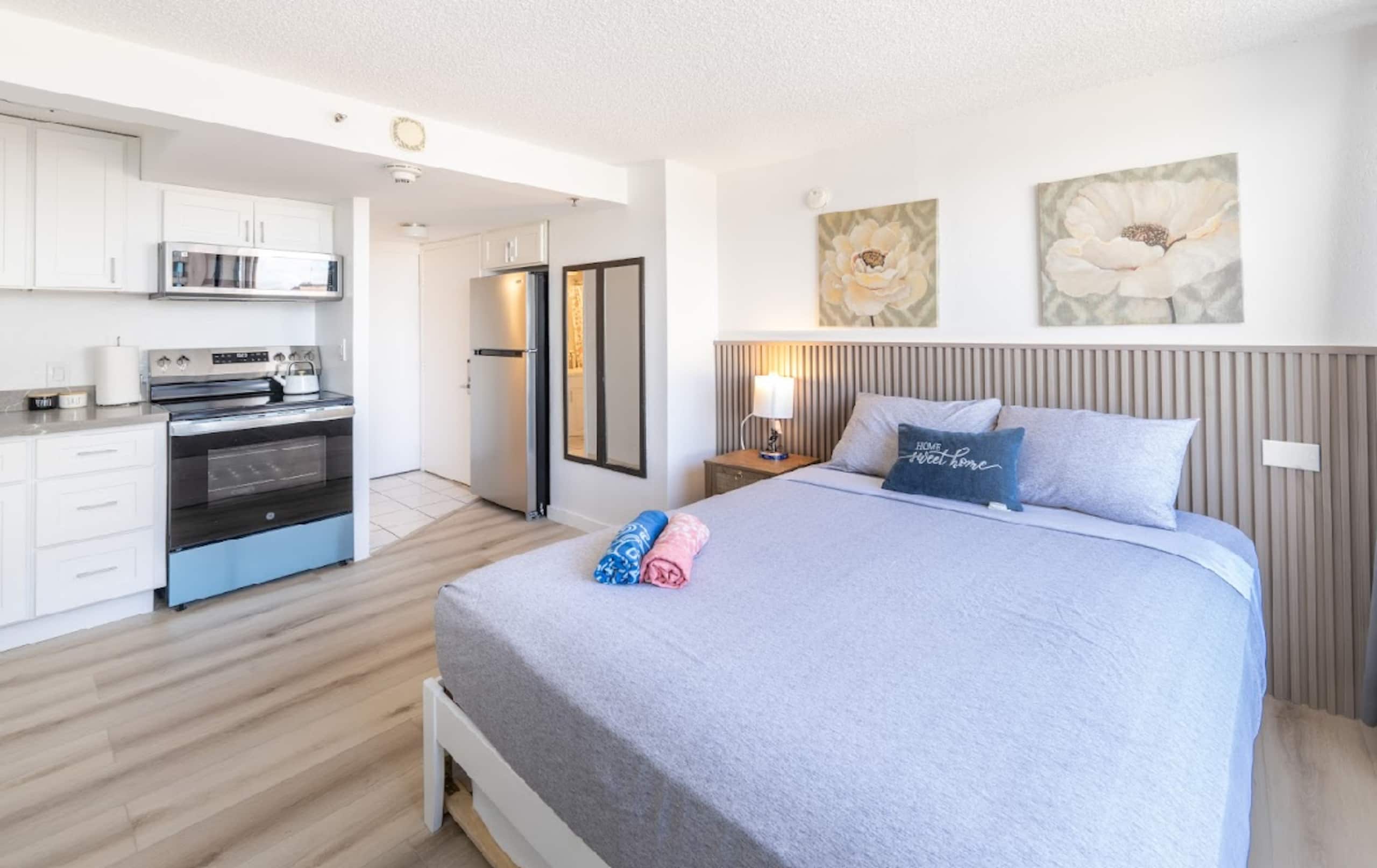 Condo in Honolulu · ★4.68 · Studio · 1 bed · 1 private bath - Image 15