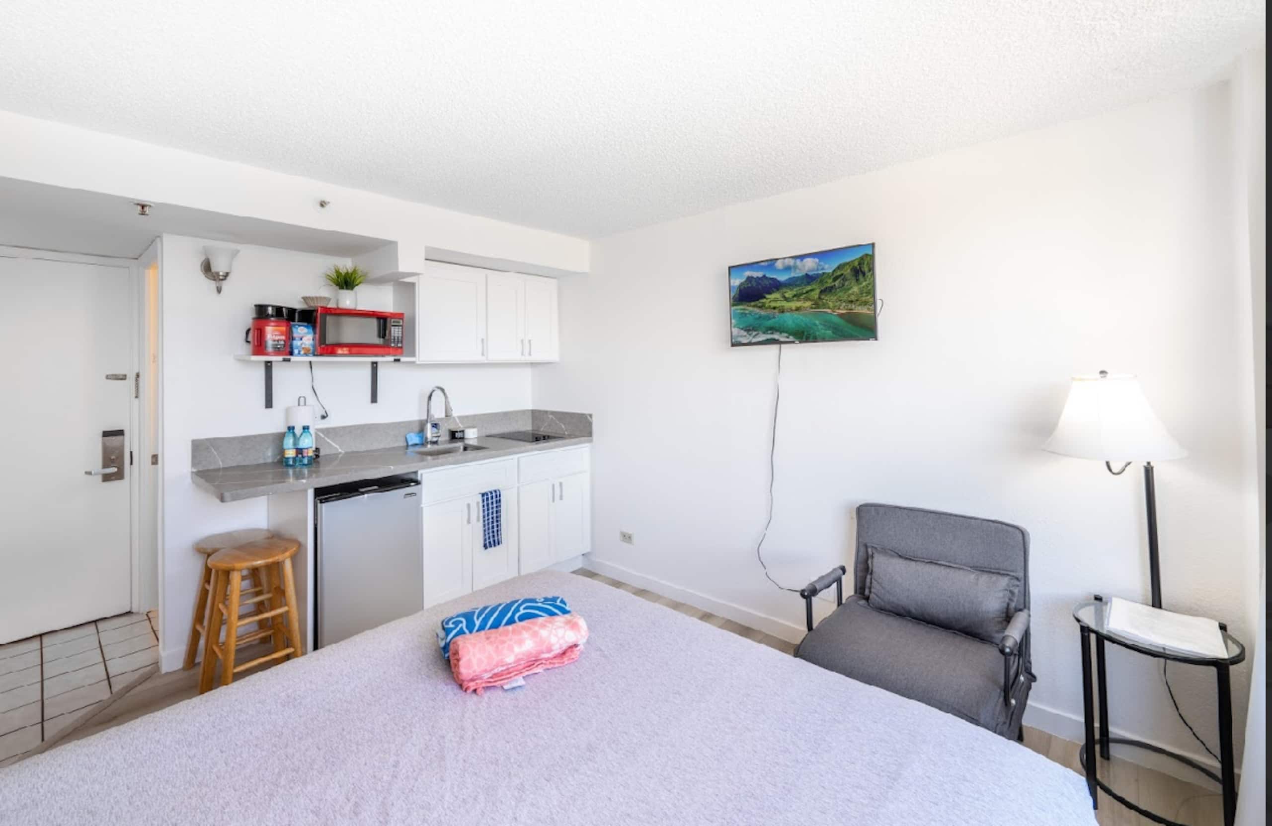 Condo in Honolulu · ★4.68 · 1 bedroom · 1 bed · 1 private bath - Image 3
