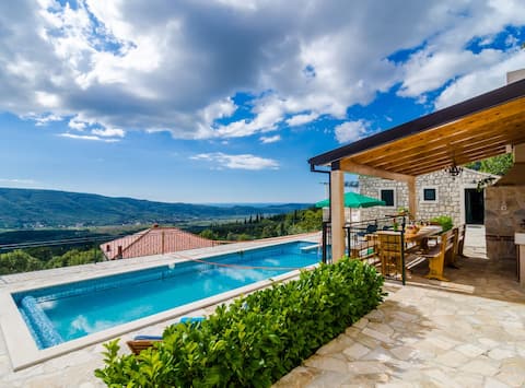 Falcon Rook - Magnificent Villa for Dream Holiday