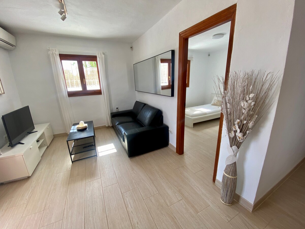 Popular Airbnb listing: VILLA AIR- Relax, 2 Km Bossa beach, spacious rooms in Sant Josep De Sa Talaia