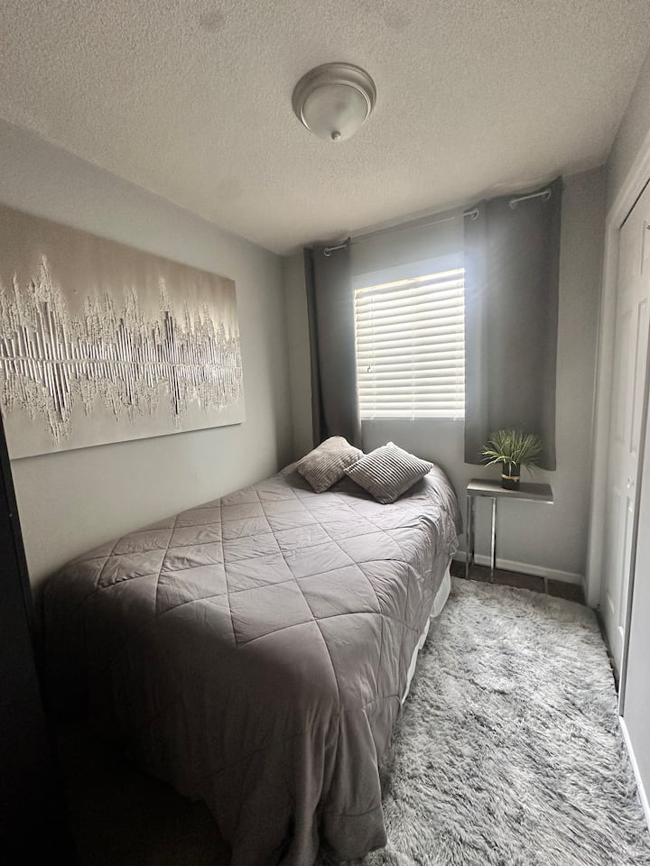 غرفة النوم الثالثة، سرير مزدوج 