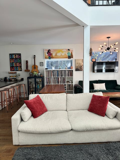 Top performing Airbnb: Modern home near downtown, hot tub and fire pit. in Athens Clarke County Unified Government (Balance)