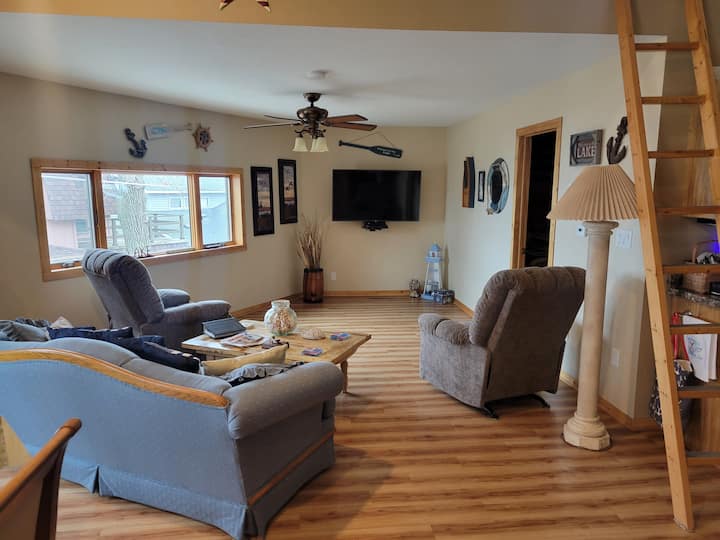 Cornerstone Cabin With Lakeview - Clear Lake, IA