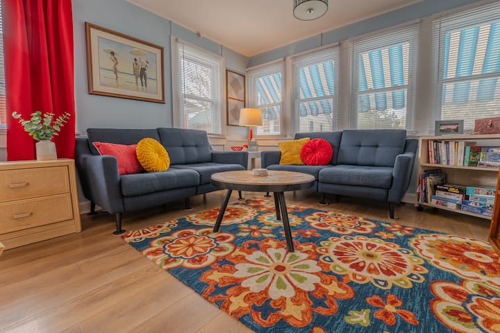 Charming Upper Cottage Downtown Rehoboth - Rehoboth Beach, DE