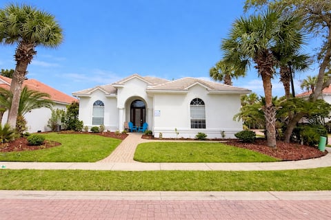 Shaded Porch~Community Pool-Beachwalk Retreat