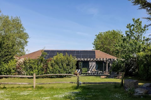 Rural Lodge Retreat with Hot Tub