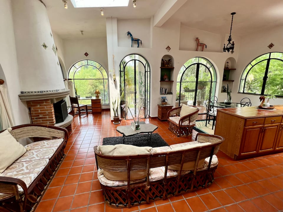 Villa Escondida, a 1950s house in a Cuernavaca garden, Cuernavaca, Morelos, Mexico, photo 3 of 10