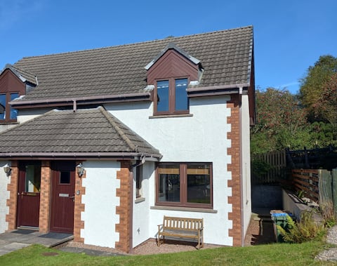 Quiet setting, 15min walk from Fort William centre