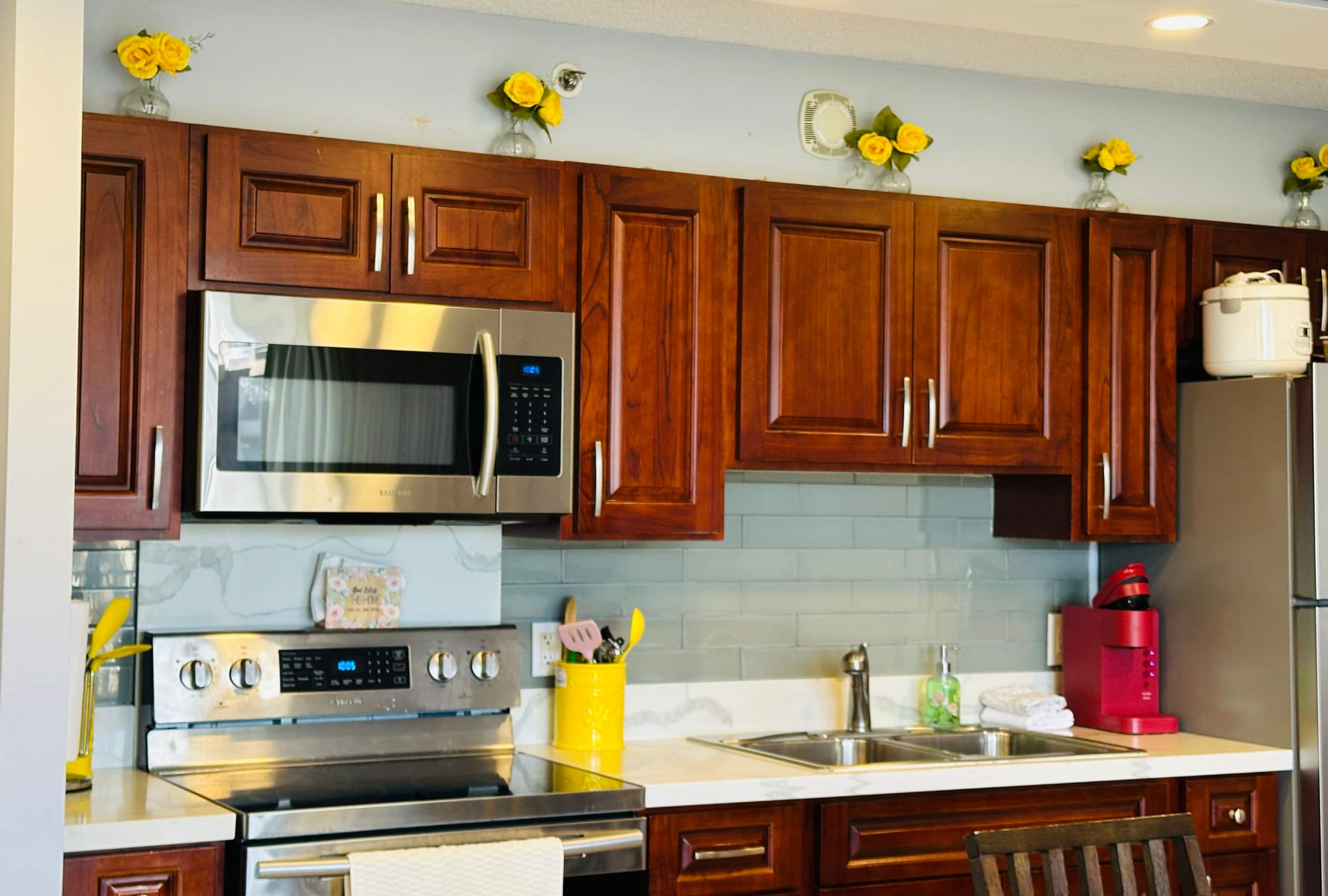 Condo in Honolulu · ★4.73 · 1 bedroom · 3 beds · 1 private bath - Image 4