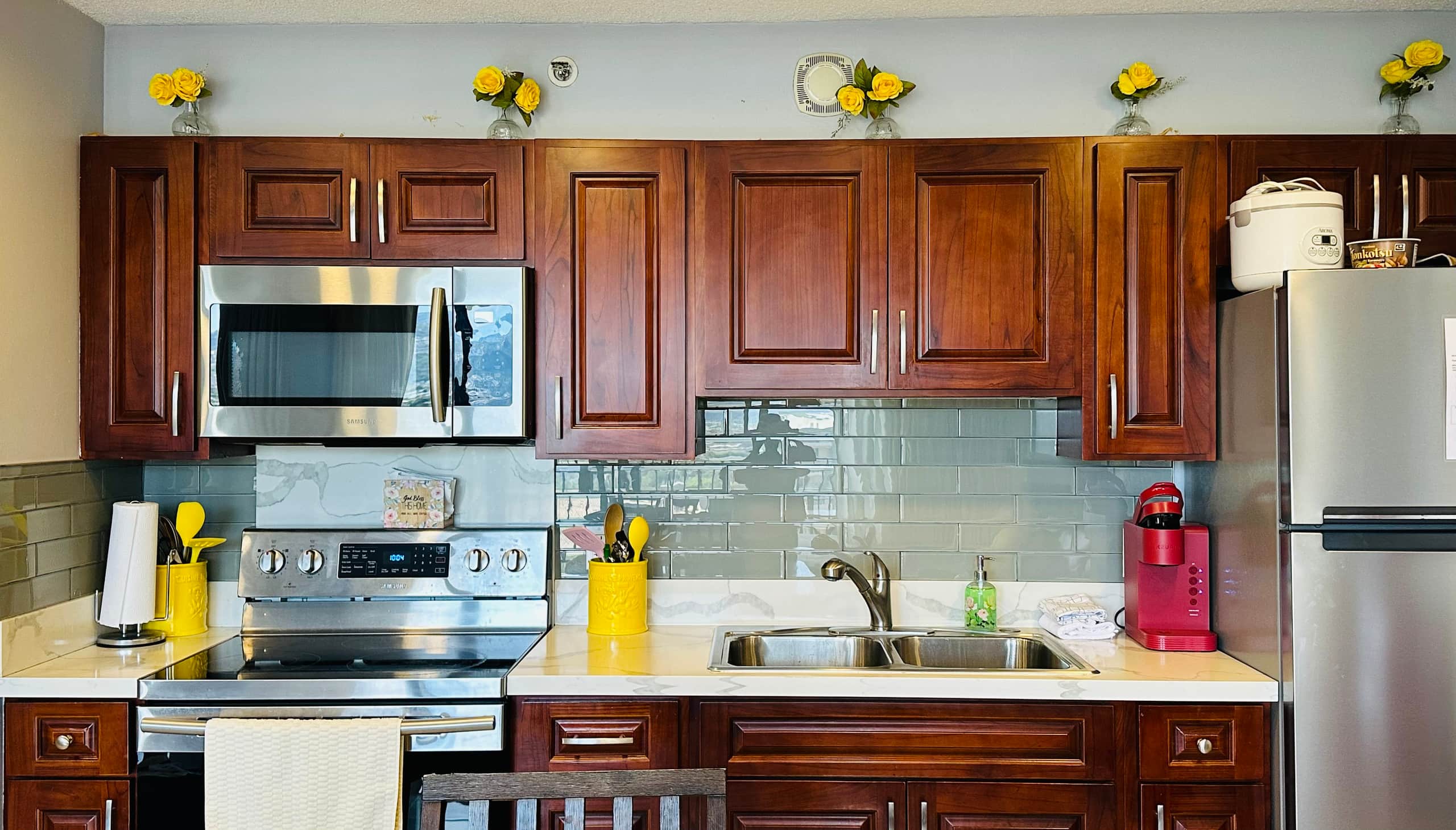 Condo in Honolulu · ★4.73 · 1 bedroom · 3 beds · 1 private bath - Image 8