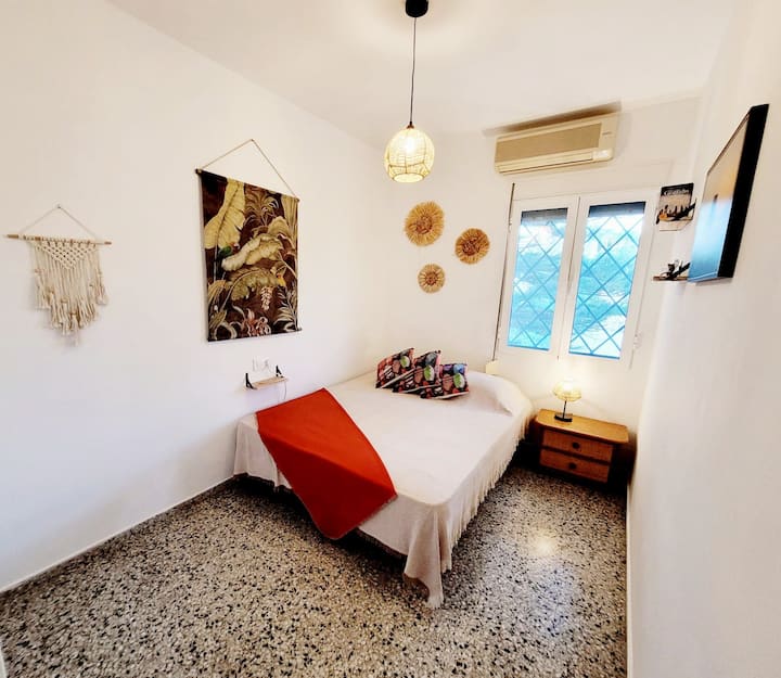 غرفة نوم 2 بإطلالة على حمام سباحة