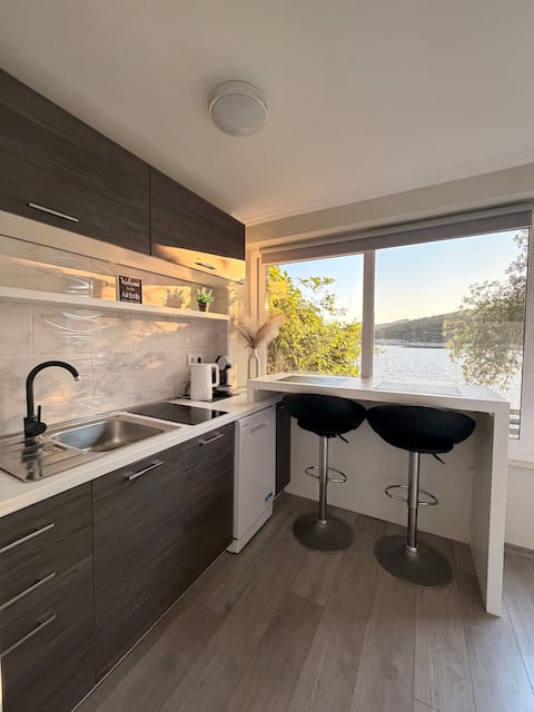 Popular Airbnb listing: Romantic SEASIDE studio apartment in Čara