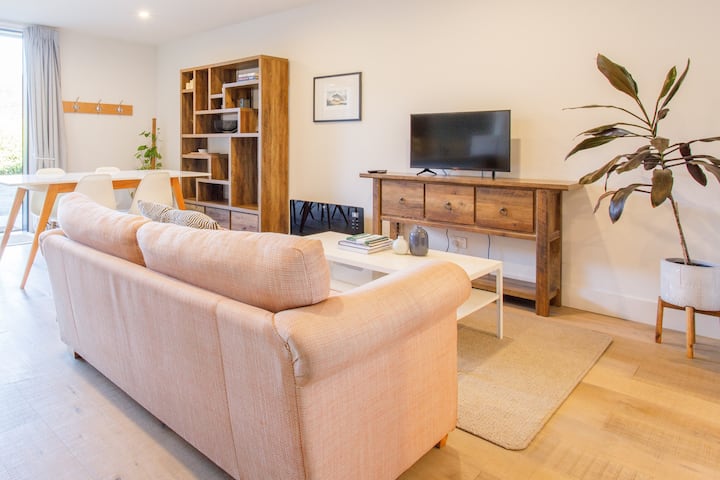 Cozy Apartment With Private Entrance & Parking - Wanaka