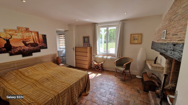 Habitación en la planta baja de una casa de campo en Sologne