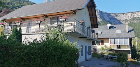 Comfortable studio with views of the valley.