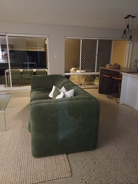 Successful Airbnb property: Mooloolaba Tranquil Canal Getaway 400m to Beach in Mooloolaba