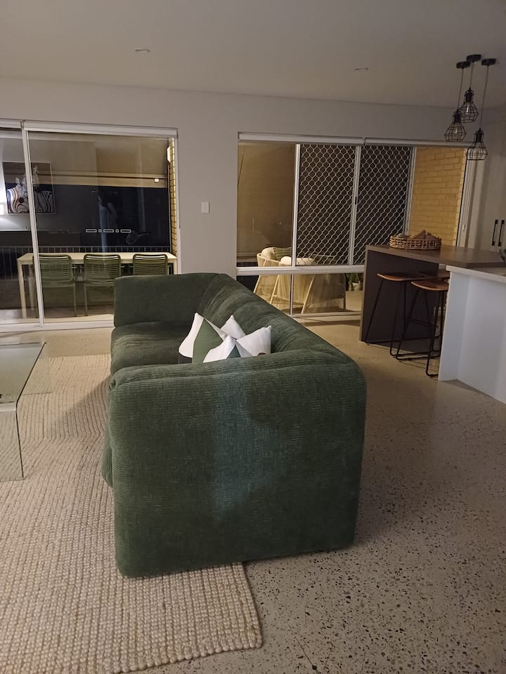 Mooloolaba Tranquil Canal Getaway 400m To Beach - Alexandra Headland