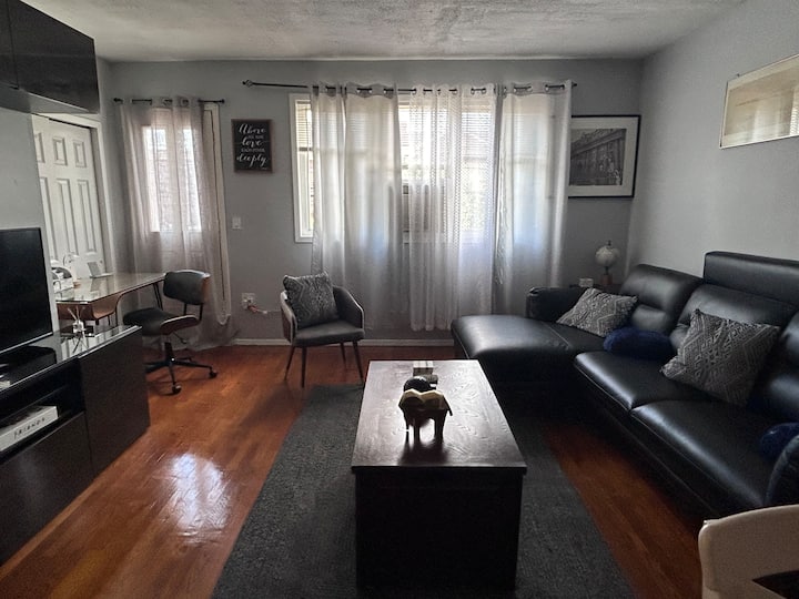 Gem Of Nyc/astoria 5 Min Lga/walk To Subway - New York City