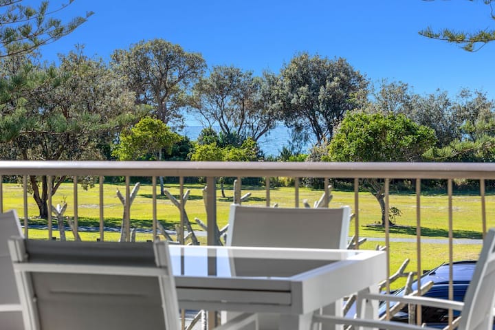 Sunrise By The Sea 1 - Ocean Glimpse Apartment - Coolangatta