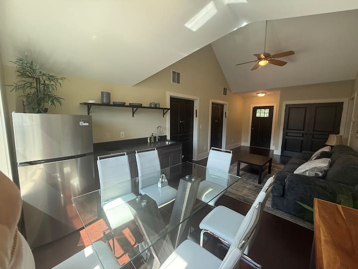 Steps To Uva- New & Clean - Charlottesville, VA