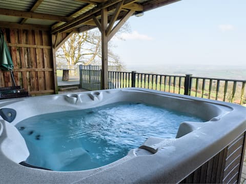 Cornish hideaway with hot tub in stunning location