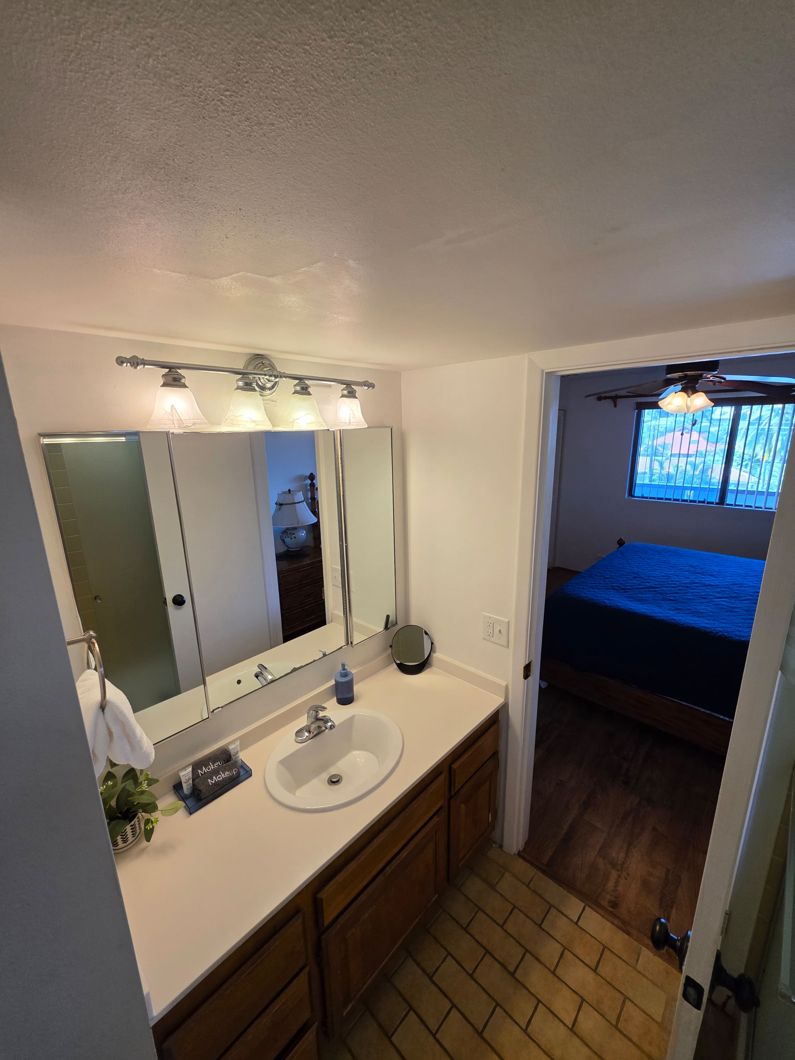 Condo in Kailua-Kona · ★4.93 · 2 bedrooms · 2 beds · 2 baths - Image 13