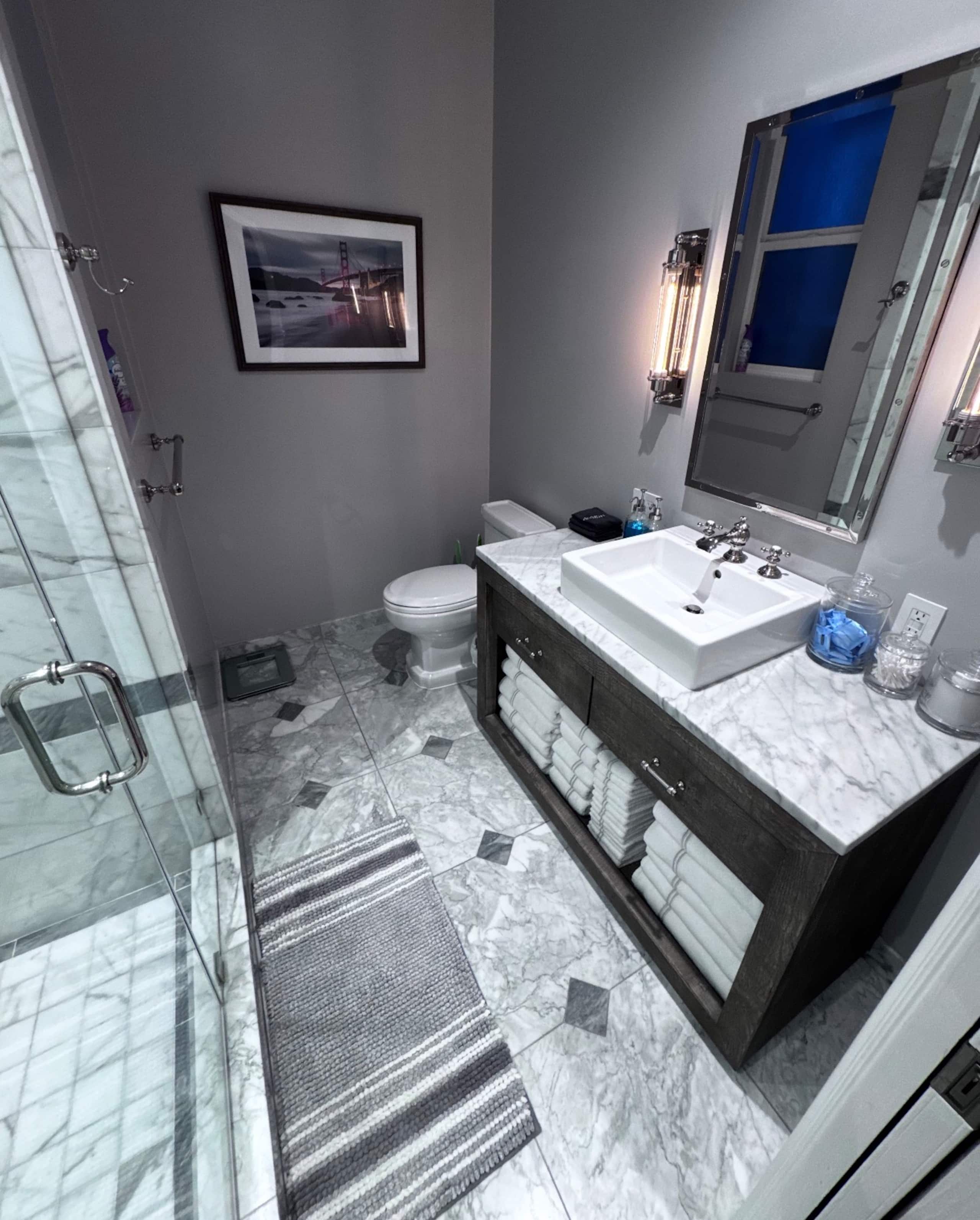 Home in San Francisco · ★4.99 · 2 bedrooms · 2 beds · 1 bath - Image 15