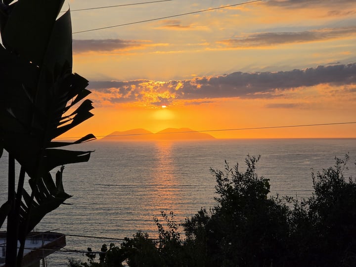 Villa Meminaj With Sea View & Garden