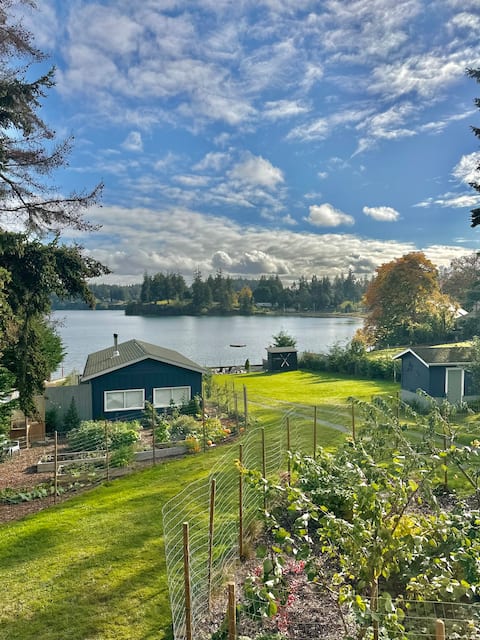 Whidbey Boho Cottage+Hot Tub+Indoor Sauna+King Bed