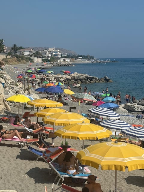 Apartment with three steps from the sea.