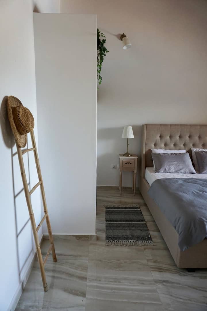 Druhá veľká spálňa v dizajnovom apartmáne „Belina“
Posteľ s pružinovou pružinou: 160 x 200 cm