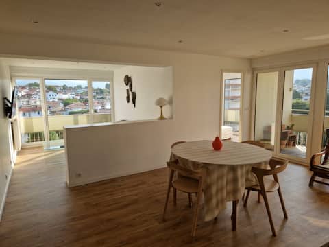 Airbnb performant: In the heart of St Jean de Luz Ciboure, 85 m2 3-bedroom apartment à Ciboure