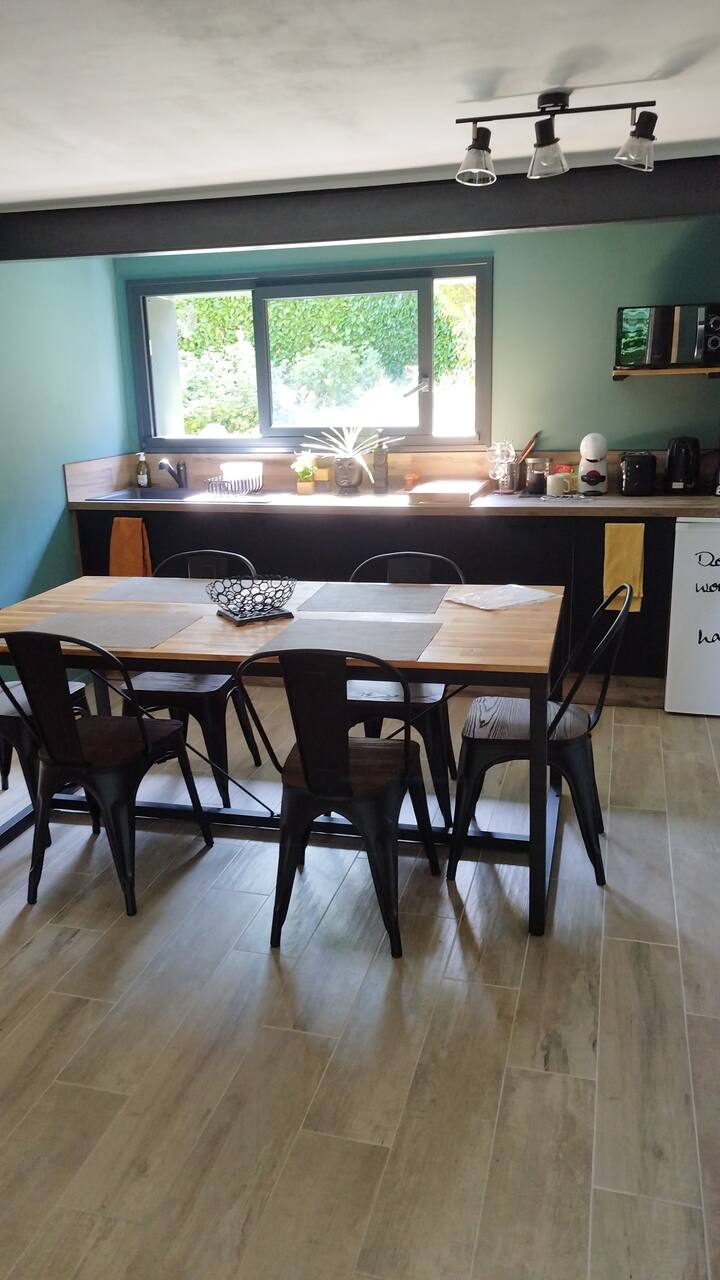 Chalet : Cuisine + 2 Chambres (1 à 5 Pers) - Les Abrets