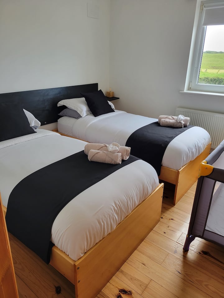 חדר שינה 3/2 מיטות יחיד