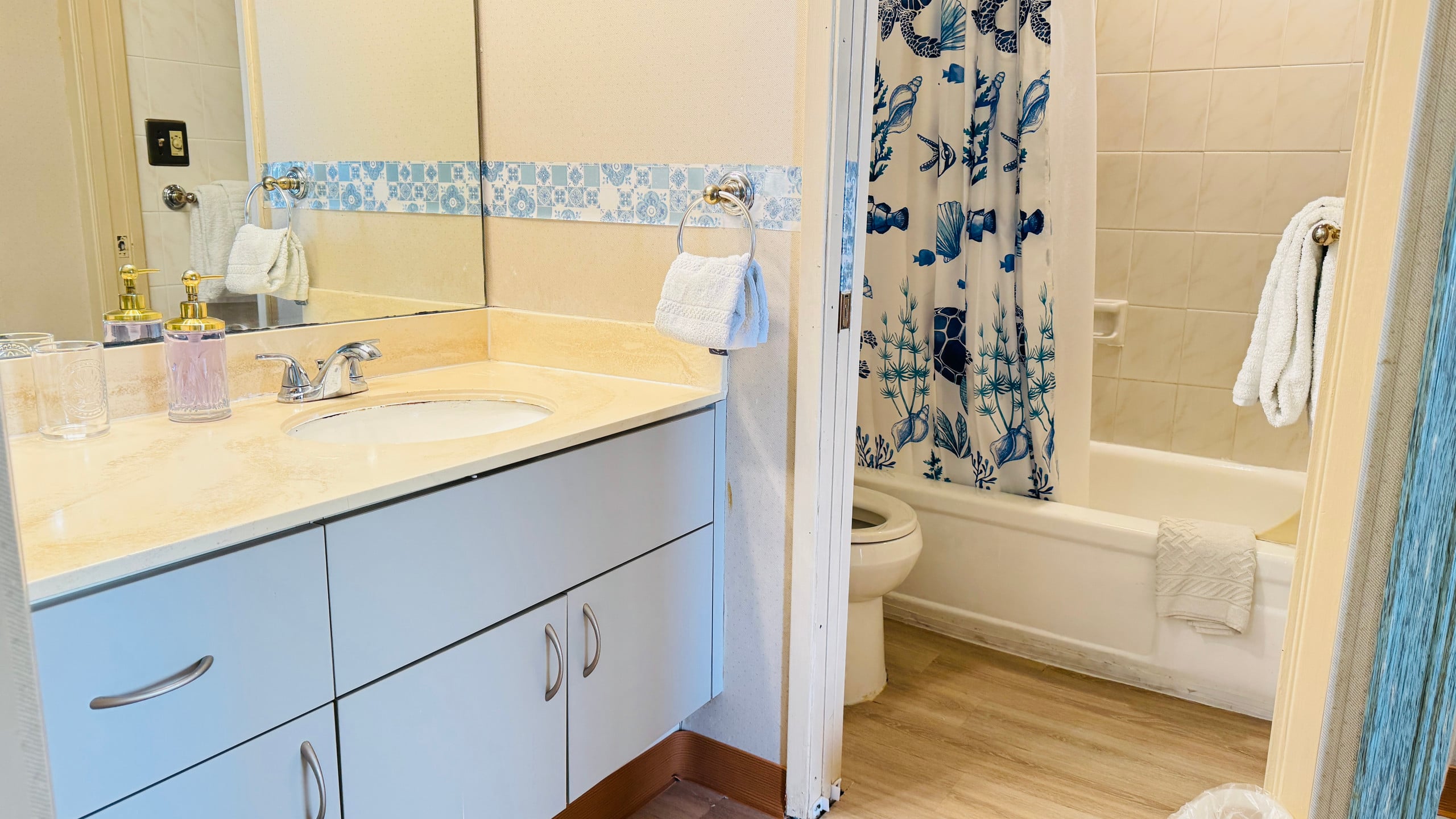 Condo in Honolulu · ★4.85 · 1 bedroom · 2 beds · 1 bath - Image 15