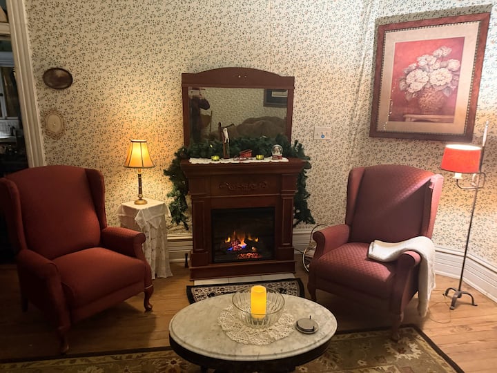 Whittington Avenue Victorian With Private Garden - Magic Springs, Hot Springs