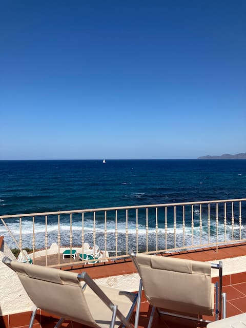 Terrace with sea view + private beach access