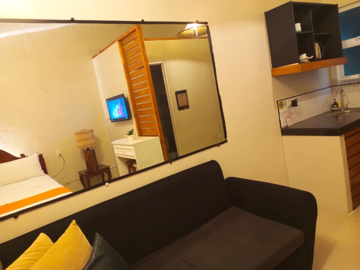 agregado a esta unidad hay un televisor , instalado en marzo de 2025, al mismo ritmo