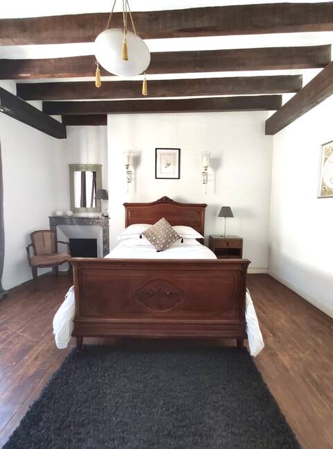 Authentic 17th Century Townhouse with Courtyard