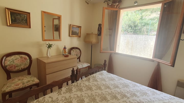 This room is decorated in an older style. There are 2 beds measuring 90 cm (35 inches) each, a dresser, and 2 Rokokko chairs. The room faces the bocce ball court.