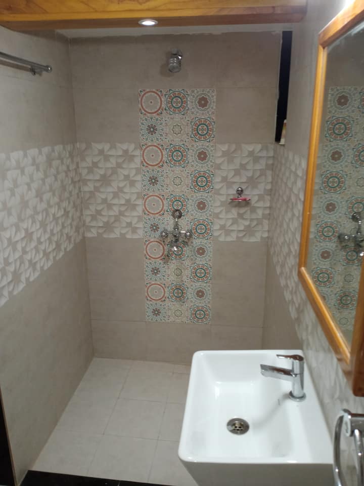 Full bathroom 2 image 3