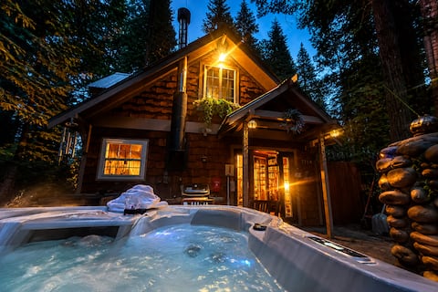 Cozy Yosemite Retreat• Private Hot Tub• Garden•BBQ