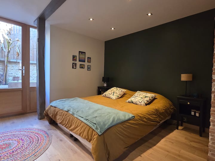 מיטת קינג סייז מוארת